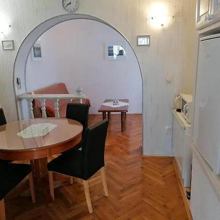 P&f Apartment *